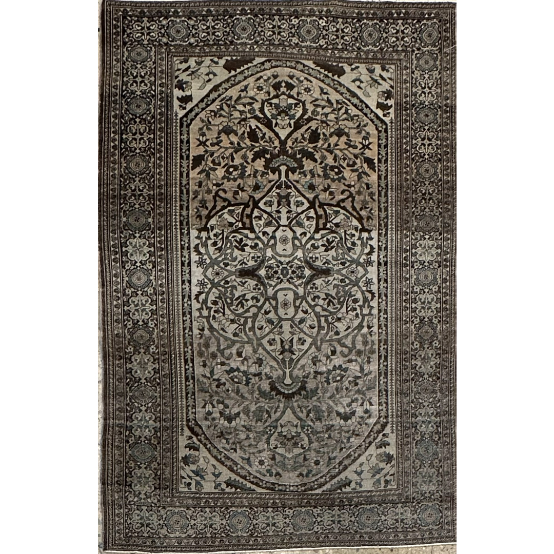 Fascinating Farahan - 1900s Antique Persian Rug – 4'3" x 6'6" ft.